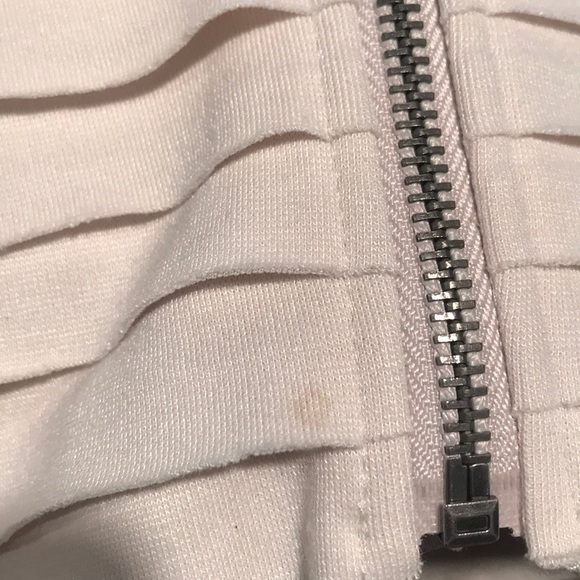 Urban Outfitters White Ruffle Mini w/ Front Zipper - Picture 5 of 6